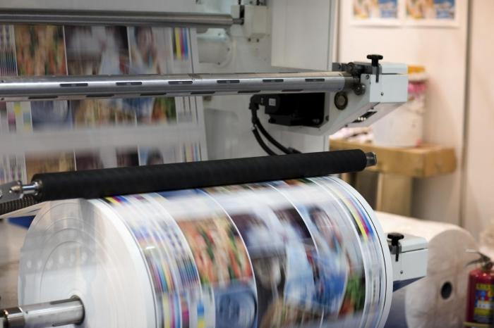 Stampare una brochure come un modo efficace per trasmettere un messaggio pubblicitario