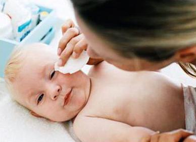 Come pulire gli occhi dei neonati e come farlo correttamente?