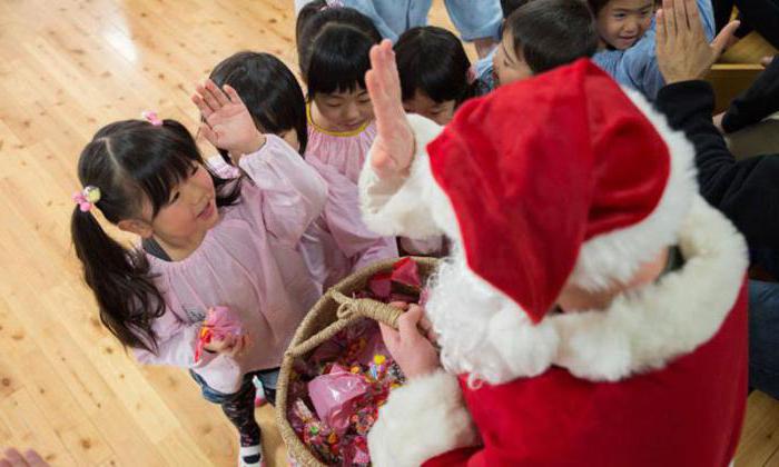 Che aspetto ha il Babbo Natale giapponese?