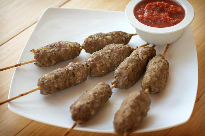 Shish kebab di carne macinata (lyulya-kebab): ricetta