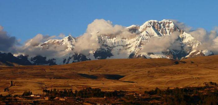 montagne iridescenti o colorate in Perù 