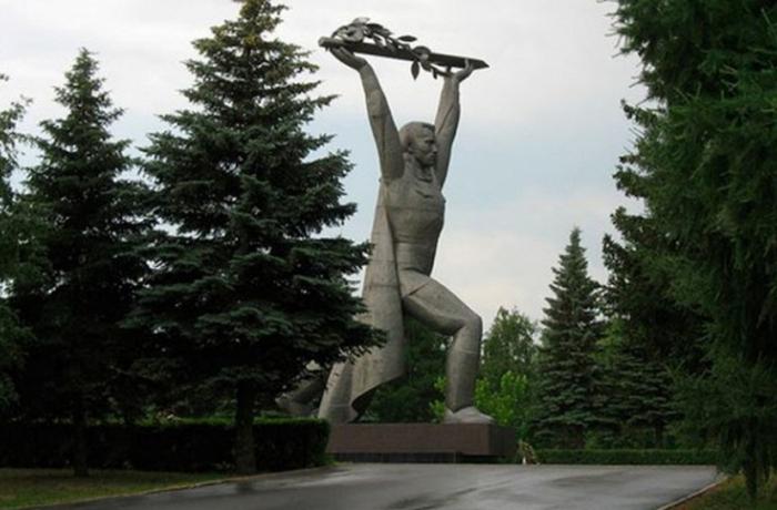 Omsk, Parco della Vittoria: monumenti e attrazioni