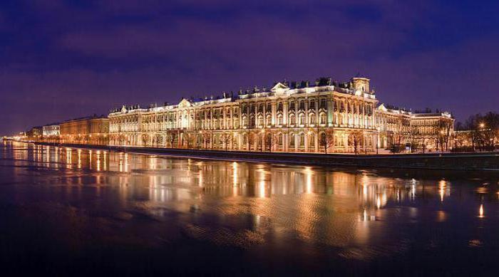 Tour a piedi di San Pietroburgo: bellezza e segreti della città