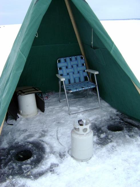 Una tenda invernale di qualità è un vantaggio innegabile di un pescatore